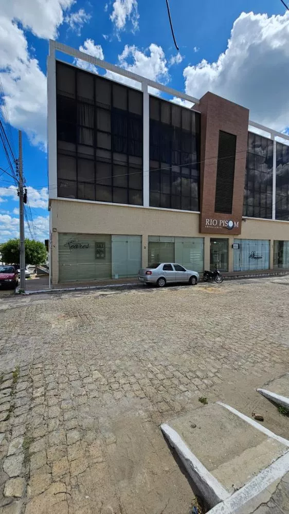 As aulas acontecem no Edifício Empresarial Rio Pisom, localizado na Rua Padre Anchieta, nº 632, bairro Santo Antônio, Patos-PB.