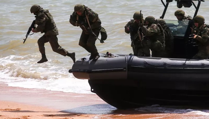 Ucrânia diz que Rússia ainda tem 100 mil soldados perto de sua fronteira