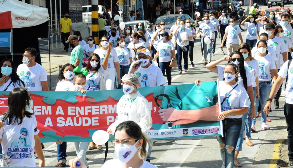 Categoria de enfermagem mostra união em prol do PL 2564/2.020 e dezenas saem às ruas de Patos