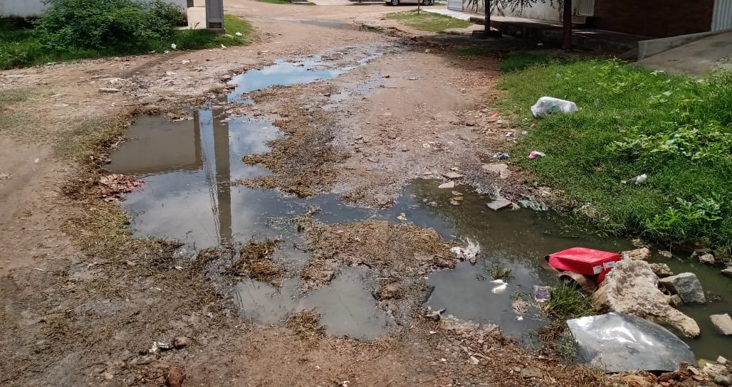 Moradores da Rua Antônio Patrício no Jatobá, cobram conserto de galeria