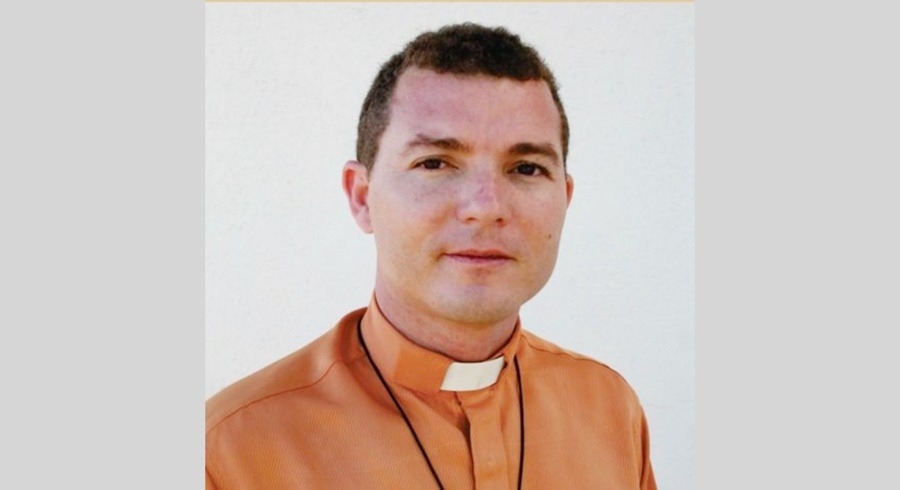 Padre Erivaldo atualiza informações sobre o estado de saúde dos padres Elias e Pedro, que seguem em recuperação da covid-19. Ouça;