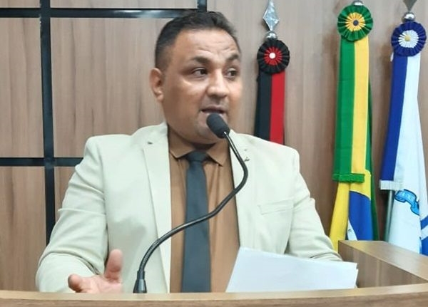 Vereador Nandinho faz críticas aos vereadores de oposição em Patos e propõe outro modelo de fazer política. Ouça