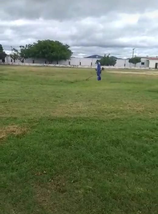 Prefeitura de Santa Terezinha-PB promove melhorias no gramado do estádio Gayosão