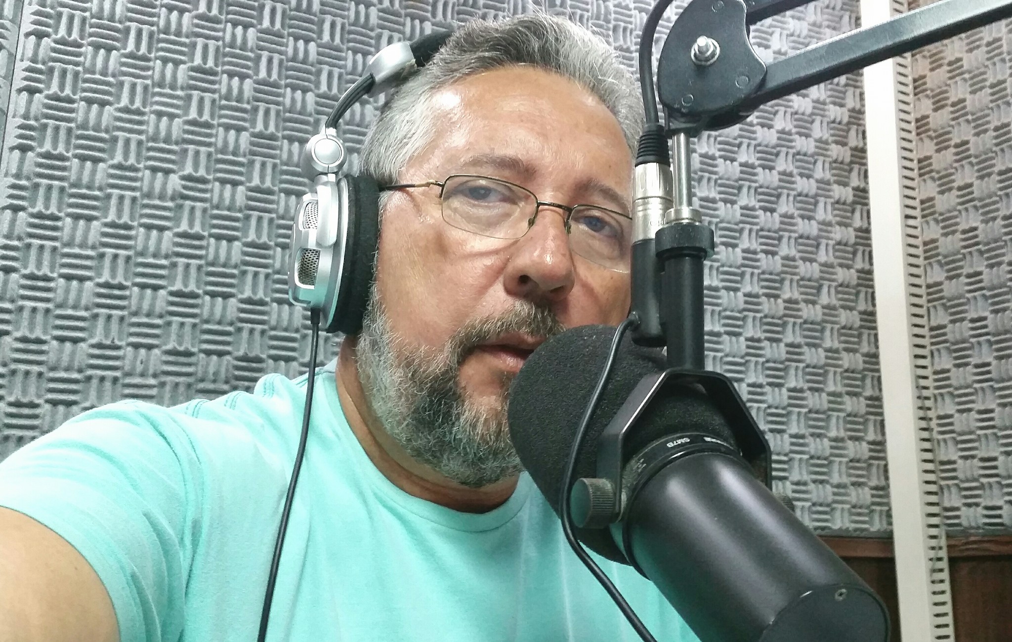 Jornalista Marcelo Negreiros reage bem ao tratamento e já respira sem ajuda de aparelhos