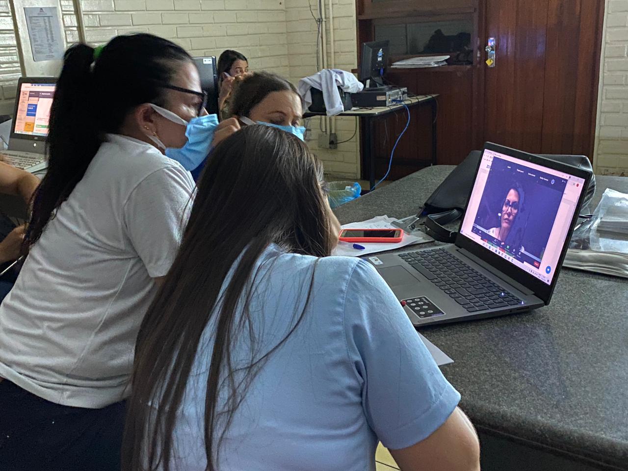 Vacinadores de Patos são capacitados para aplicar vacina da Pfizer