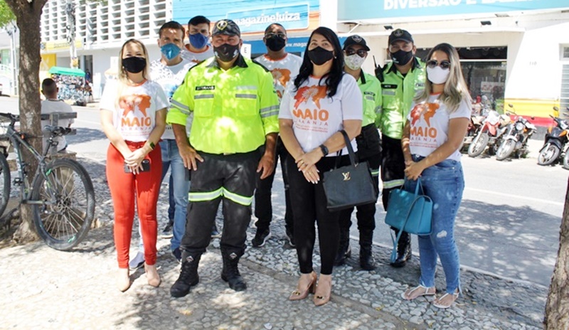 18 de maio: Prefeitura de Patos realiza adesivaço alusivo ao Combate ao Abuso e Exploração Sexual de Crianças e Adolescentes