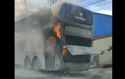 Ônibus do Botafogo-PB sofre pane e pega fogo a caminho de Sousa