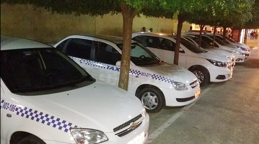 Presidente da Cooperativa dos taxistas de Patos pede prioridade para a categoria no tocante à vacina Covid-19. Ouça