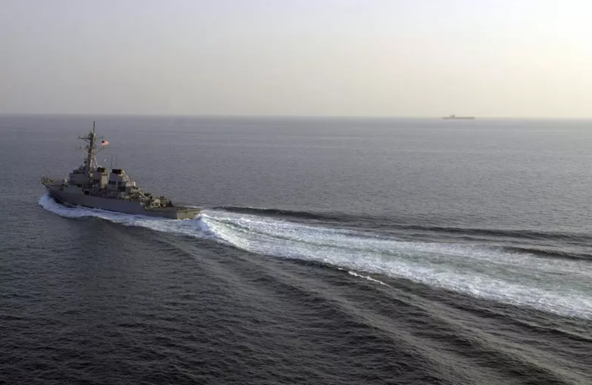 China diz que navio de guerra dos EUA entrou ilegalmente em seu território