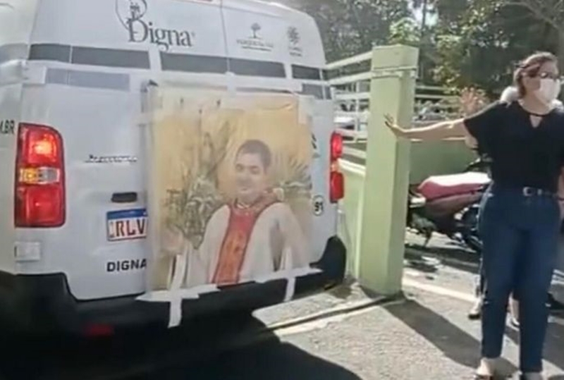 Emoção marca sepultamento do corpo de padre vítima de complicações da Covid-19 na PB