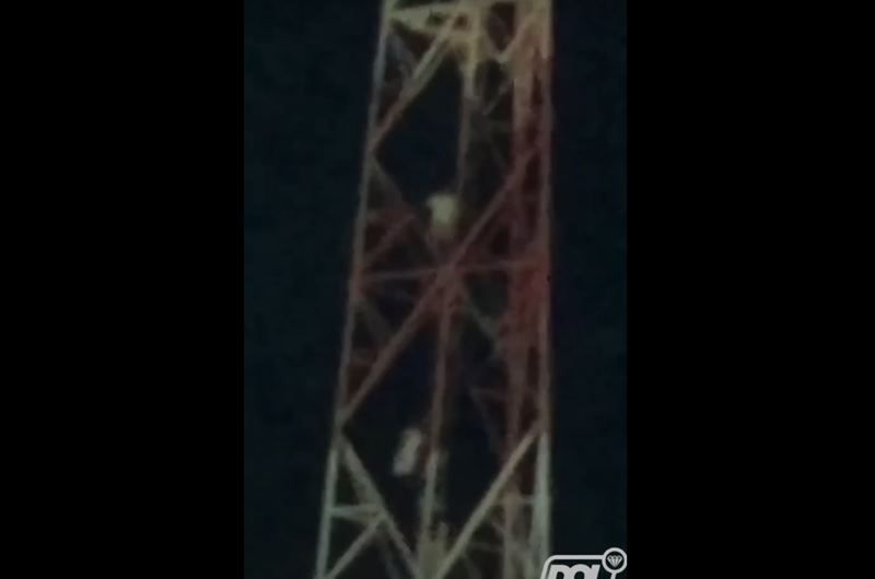 Crianças escalam torre de telefonia no Vale do Piancó