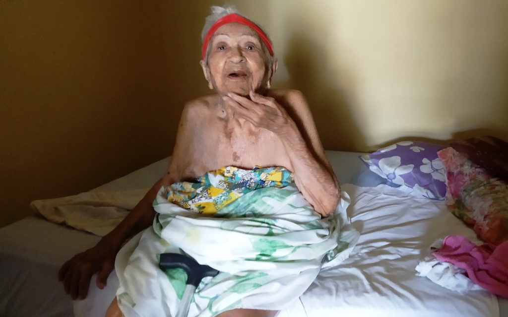Irmãs com 103 e 91 anos de idade vivem dura realidade na cidade de Patos