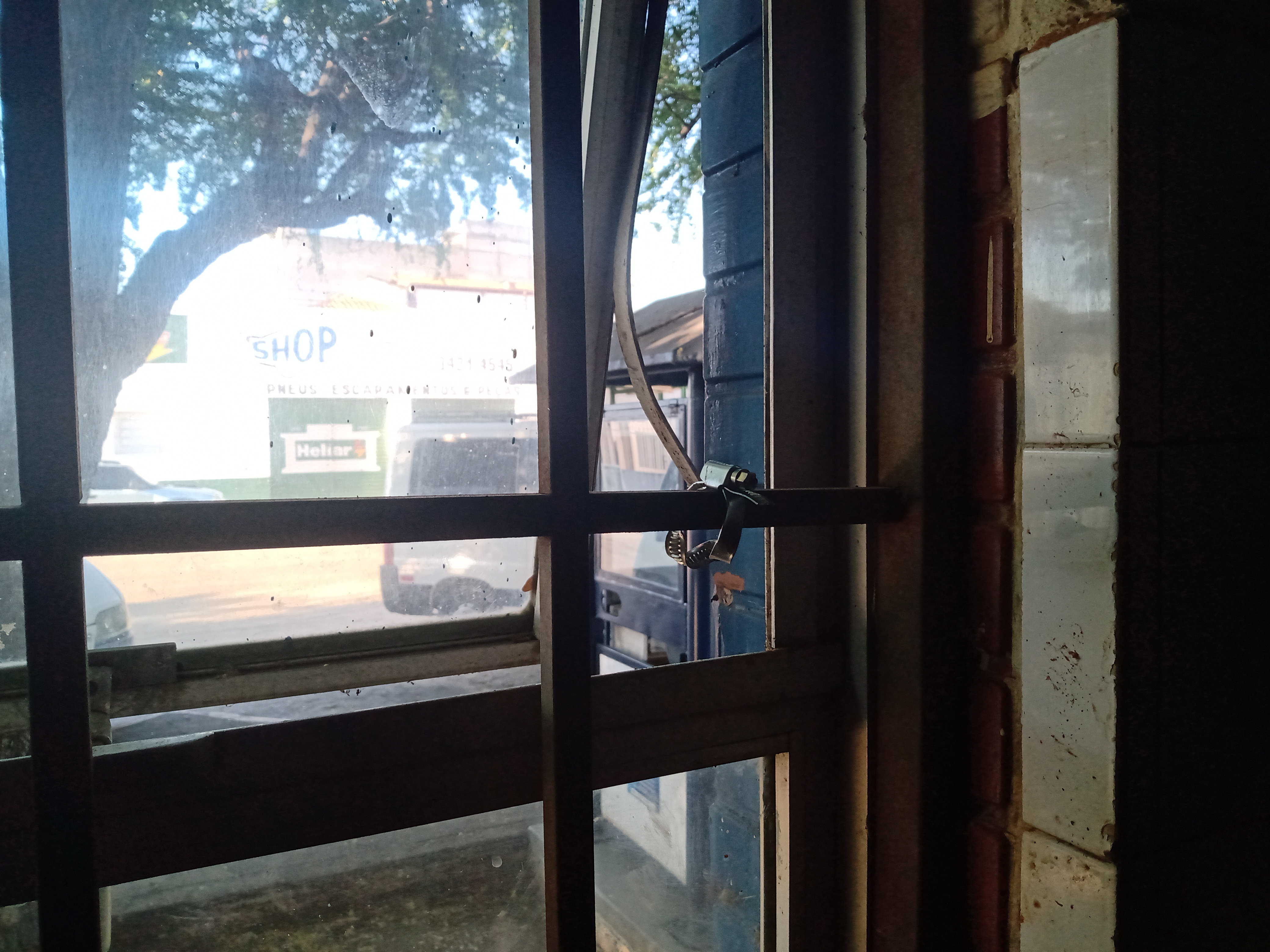 Comerciante denuncia insegurança nos boxes do terminal da integração em Patos