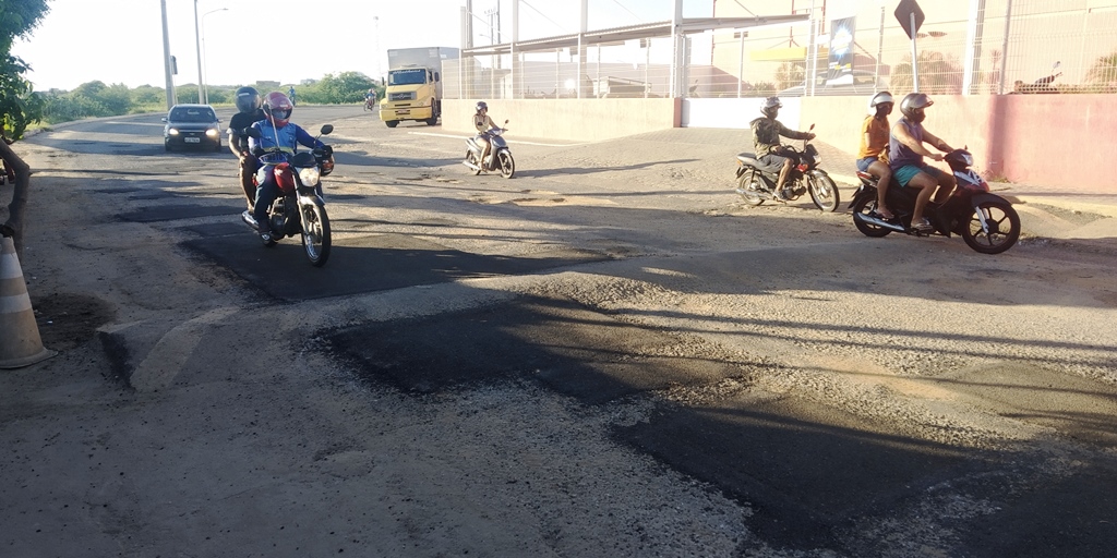 Após constantes reclamações, operação tapa buracos é realizada pela Secretaria de Infraestrutura do Município de Patos