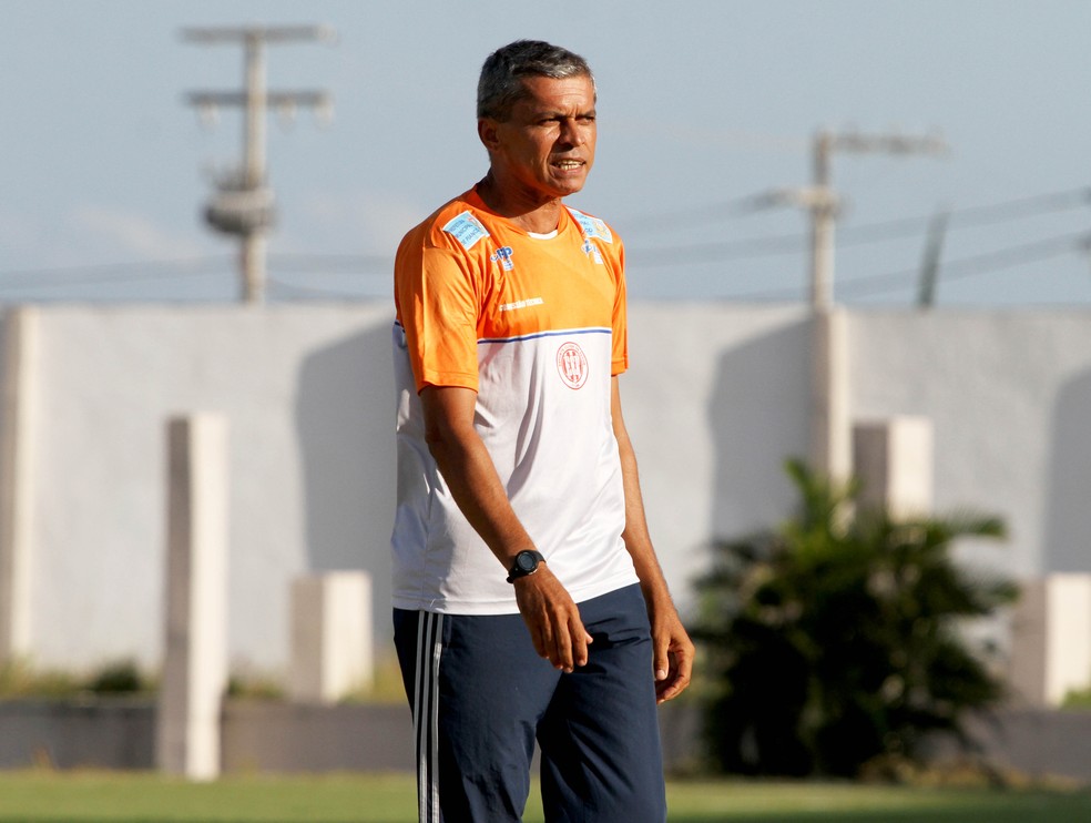 Marcos Nascimento ainda não fechou com o Esporte para a segunda divisão