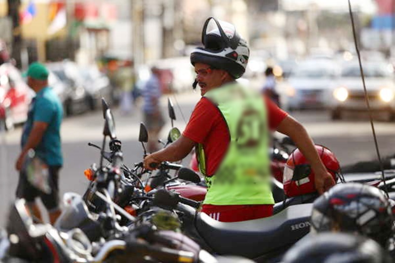 Passageira aciona a polícia após perceber que mototaxista estava sem máscara em Patos
