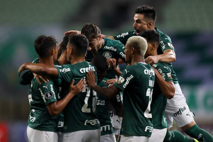 LIBERTADORES: Palmeiras goleia e Flamengo empata, mas avança na liderança