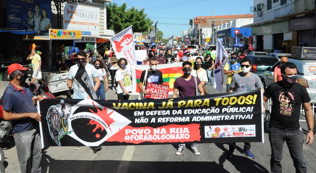 Povo sai às ruas e pede Fora Bolsonaro em pleno centro da cidade de Patos