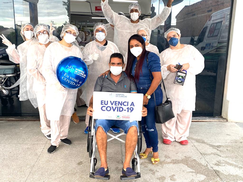 Patoense Ely Moreira vence covid-19, deixa hospital em CG e é recebido com festa