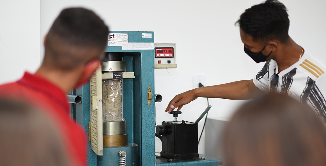 Saiba por que o mercado de trabalho para o Engenheiro Civil está em constante crescimento