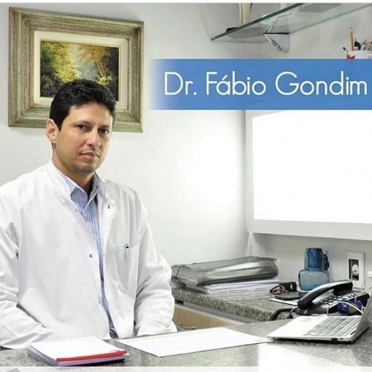 Médico especialista em cirurgia de joelho chega a Patos neste mês de junho