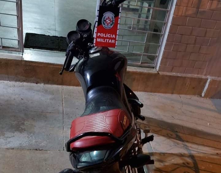 Polícia apreende motocicleta com restrição de roubo/furto em Cacimbas-PB