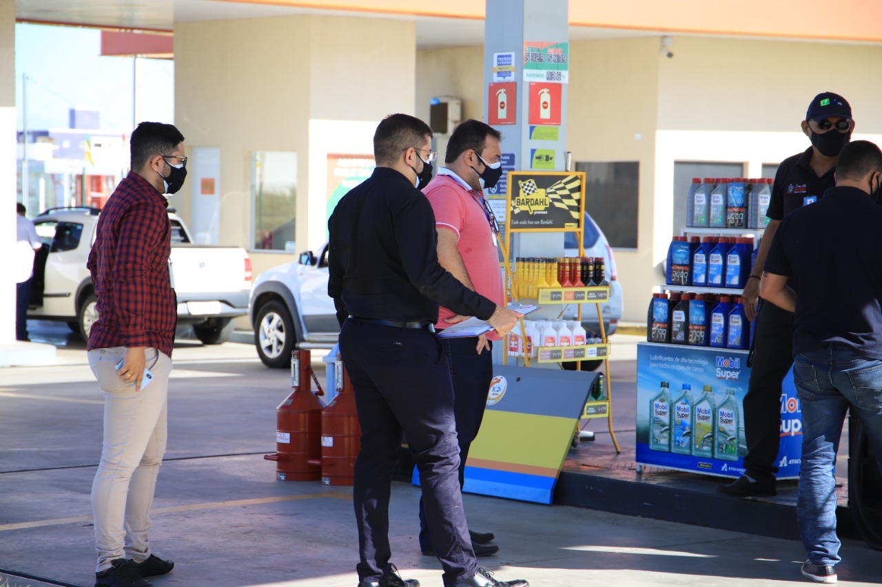Postos de combustíveis são fiscalizados em ação conjunta entre PROCON Patos e IMEQ PB