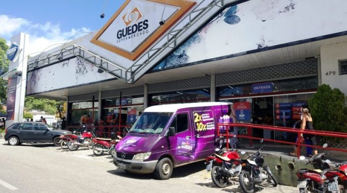 Guedes Shopping prepara programação especial para o Dia dos Namorados e alerta sobre novos horários e o delivery, em Patos