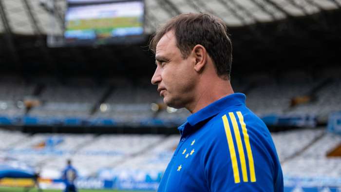 Após eliminação, Cruzeiro demite o técnico Felipe Conceição