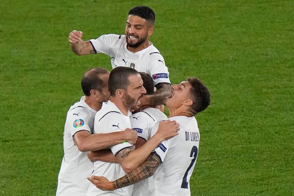 Itália domina Turquia e vence em estreia na Eurocopa