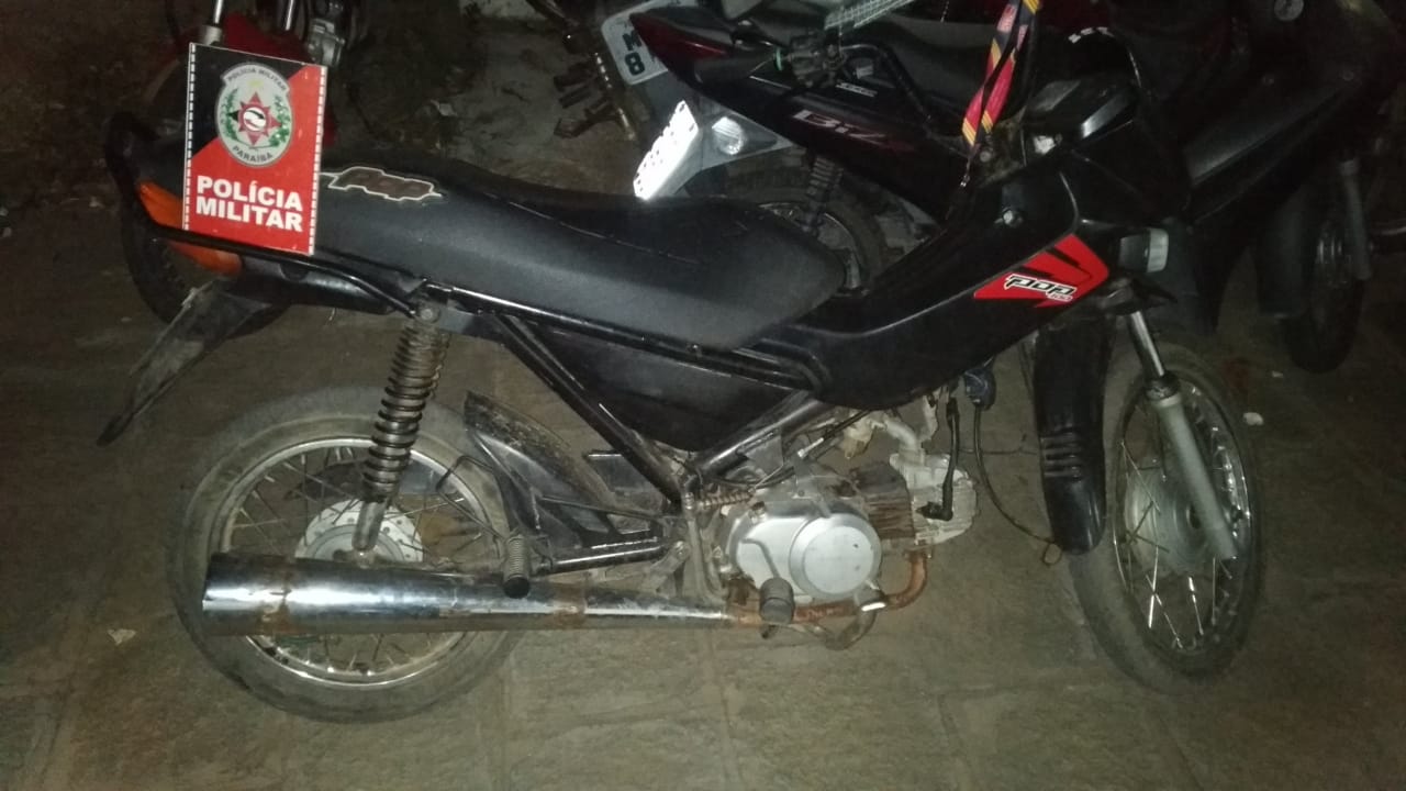 Polícia Militar apreende motocicleta com restrição de roubo e furto durante Operação Previna-se em Santa Luzia-PB