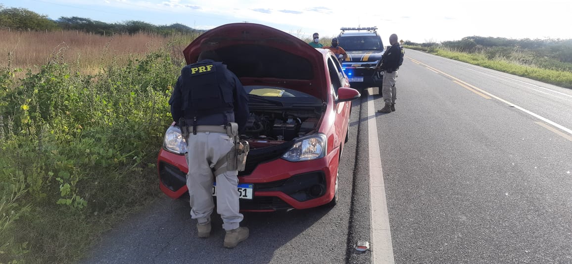 Operação Integrada da PRF e Polícia Militar em Pombal, recupera um veículo roubado em PE