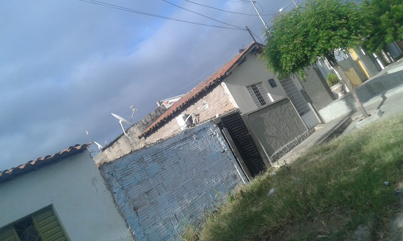 Após denúncia, proprietário de terreno esclarece sobre reclamação de lixo e falta de manutenção