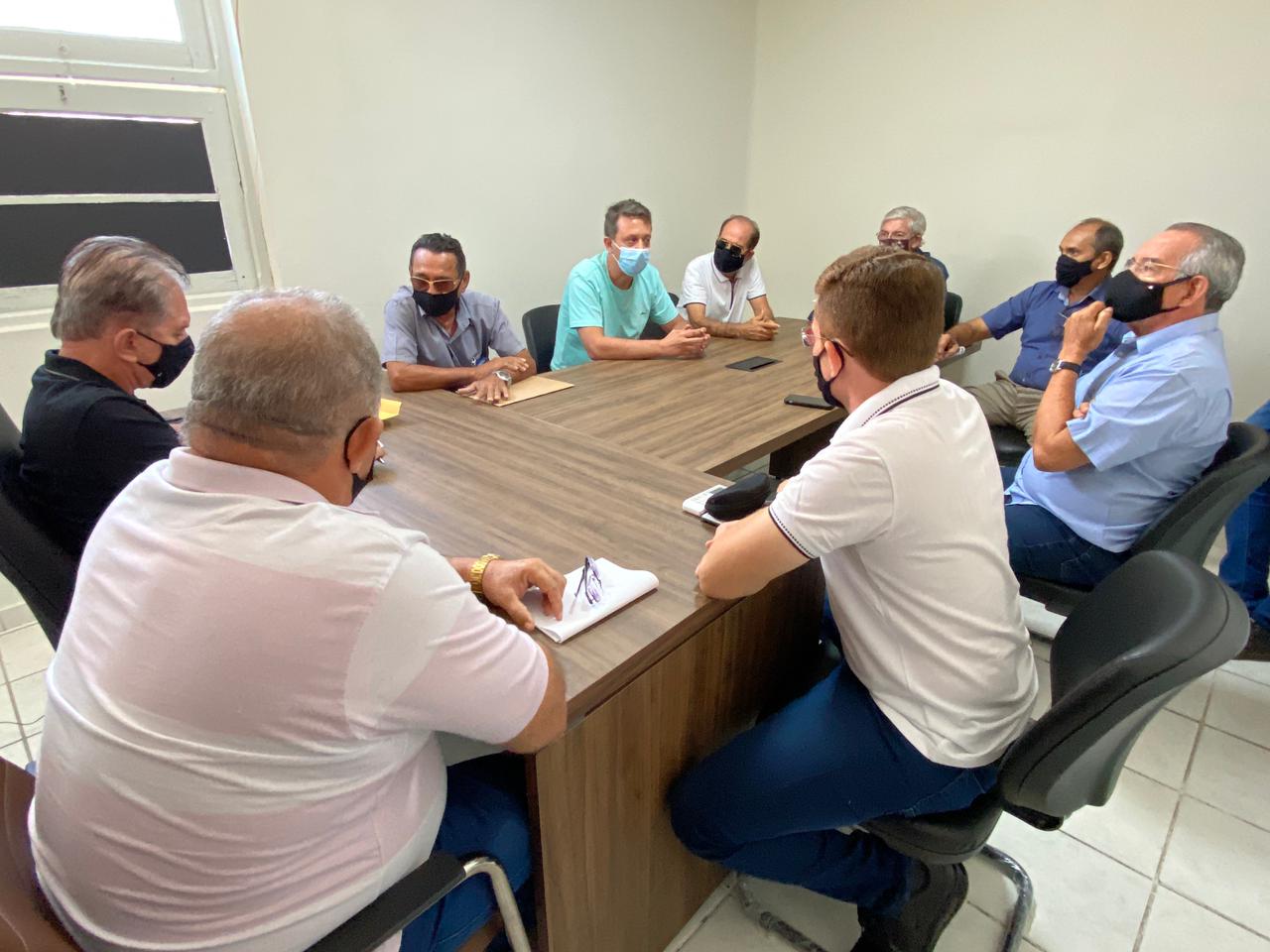 Em reunião com prefeito de Patos, comerciantes entregam reivindicações e discutem gravidade da covid-19 no município