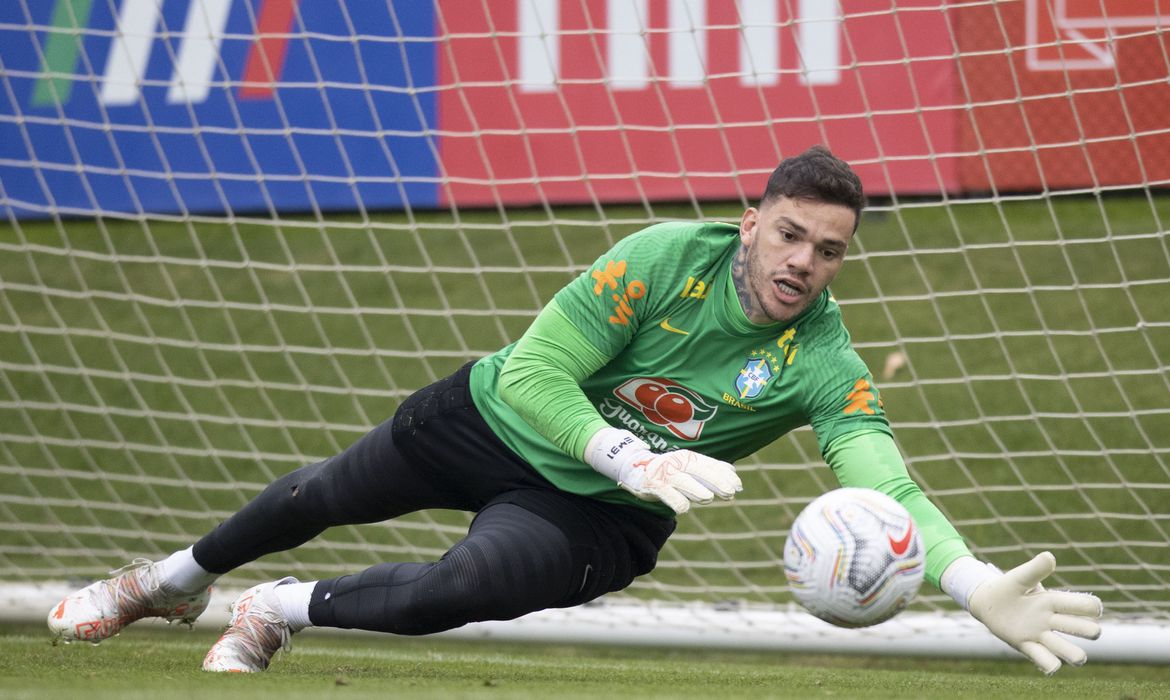 Com Ederson no gol, Brasil encerra preparação para enfrentar Peru