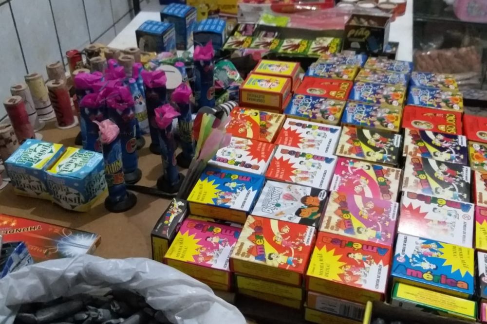 Comerciante questiona abordagem do Corpo de Bombeiros sobre venda de fogos de artifício; Capitão Allan explica