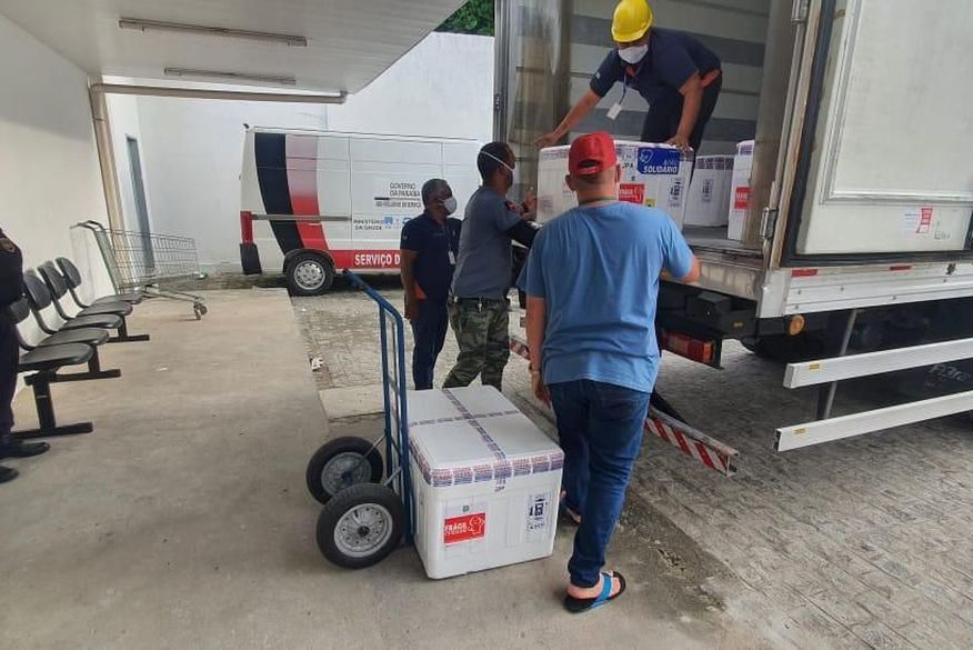 Paraíba recebe remessa com mais de 84 mil doses de vacinas contra Covid-19