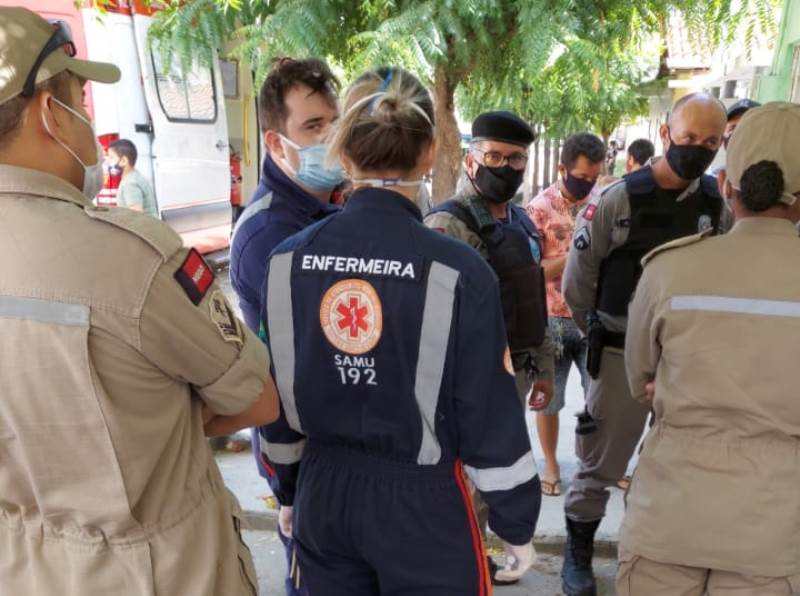 Após surto, Dona de casa, precisa ser contida no Bairro do Jatobá, em Patos