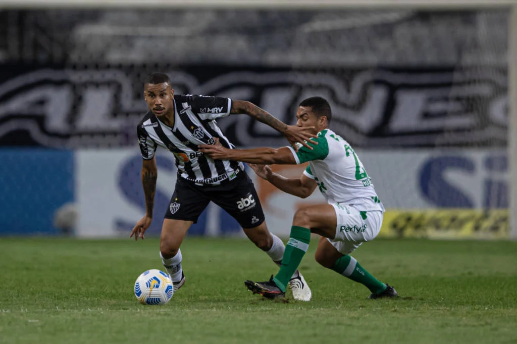 Atlético-MG leva empate da Chape e desperdiça chance de encostar na ponta do Brasileirão