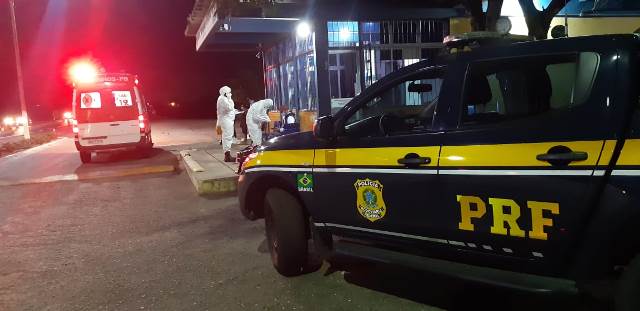 Homem contaminado com COVID-19 é detido pela PRF em táxi quando se deslocava para Patos