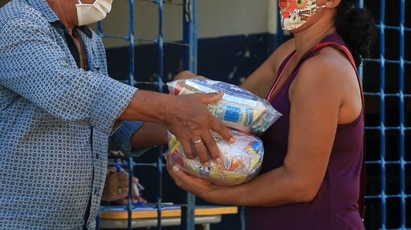 Jamerson Ferreira cobra entrega de kit de merenda escolar