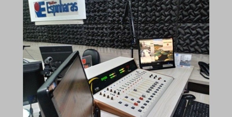 Mulher entra em contato com a Rádio Espinharas pelo Instagram e pede ajuda para encontrar sua família