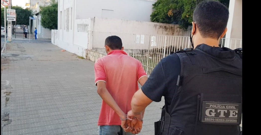 Operação estoura ponto de drogas no Sertão, na madrugada desta sexta (25); Veja vídeo