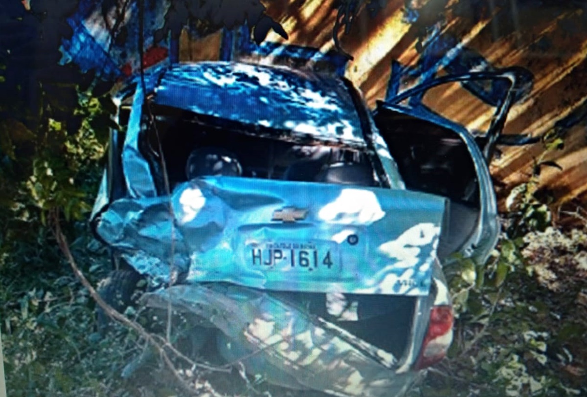 Forte colisão no Sertão deixa veículos praticamente destruído