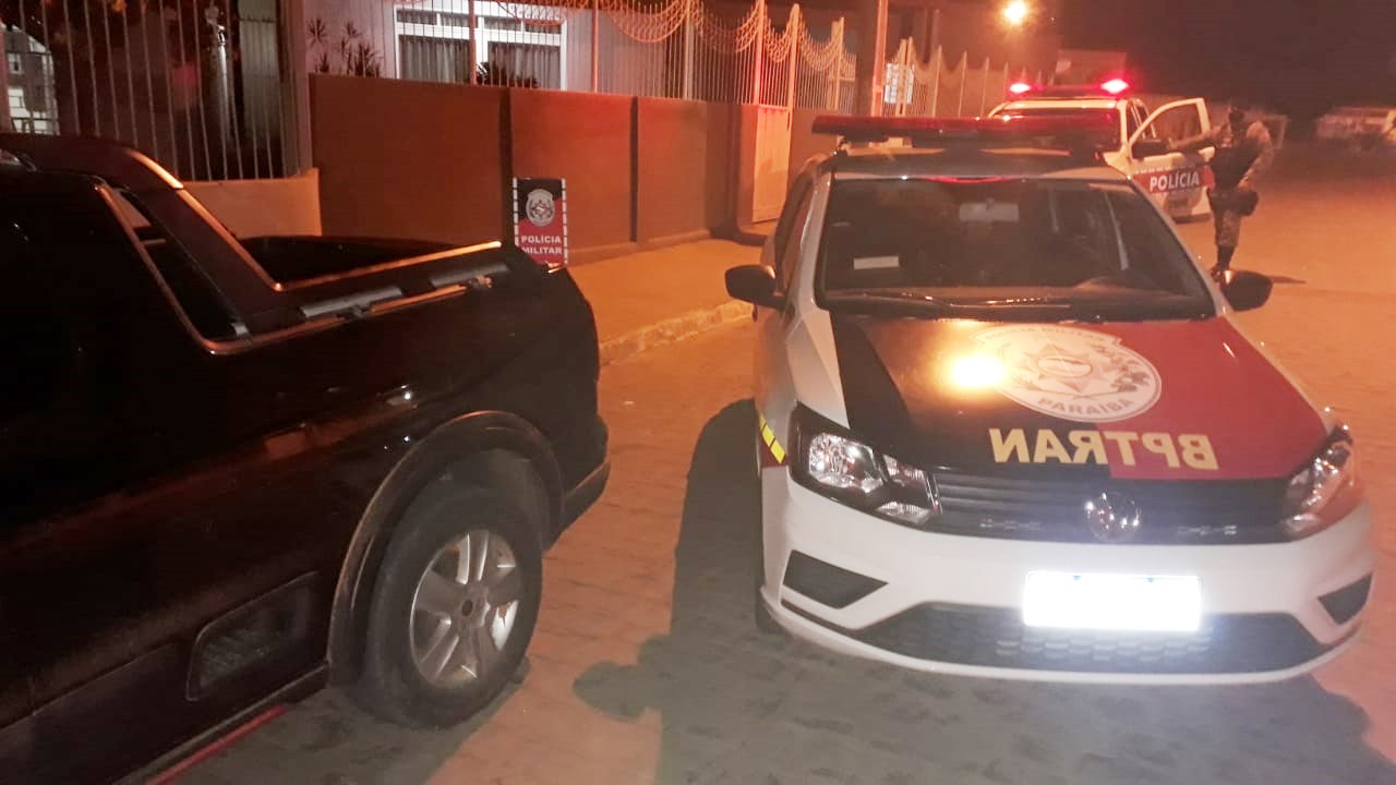 Polícia apreende veículo com restrição de roubo ou furto durante operação nômade, em Teixeira neste sábado (26)