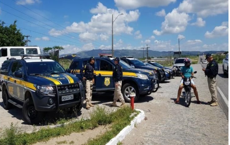 Inspetor da PRF em Patos comenta situações de desrespeito às leis de trânsito na região durante a Operação São João. Ouça