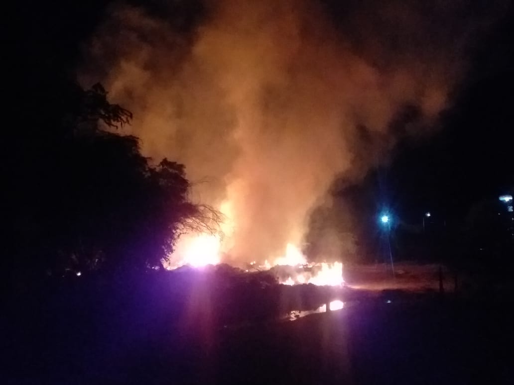 Internauta denuncia queima de entulho em Patos na noite de São Pedro causando transtorno a moradores