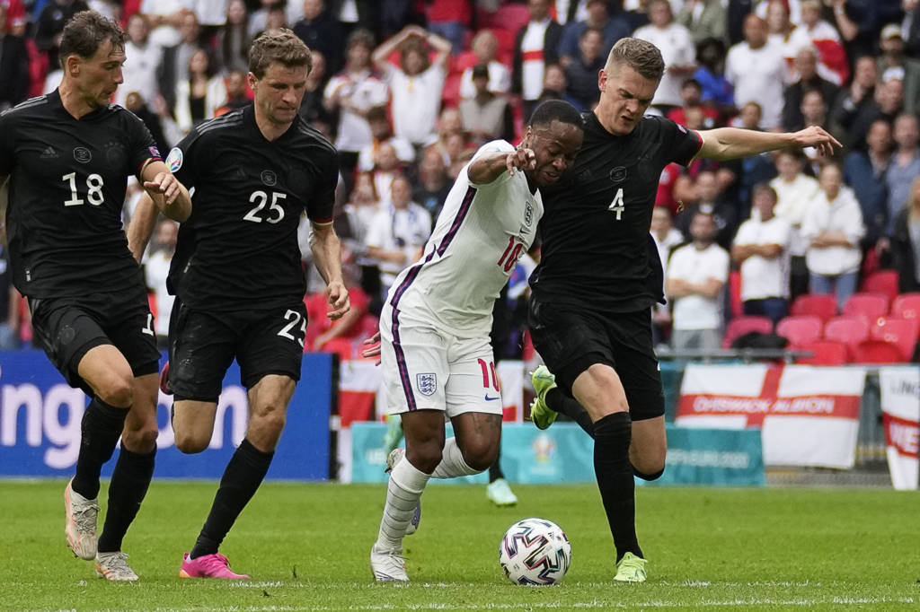 Com gols de Sterling e Harry Kane, Inglaterra bate a Alemanha e vai para as quartas da Eurocopa