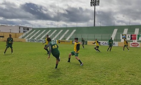 Por suas redes sociais, dois jogadores anunciam saída do Sousa