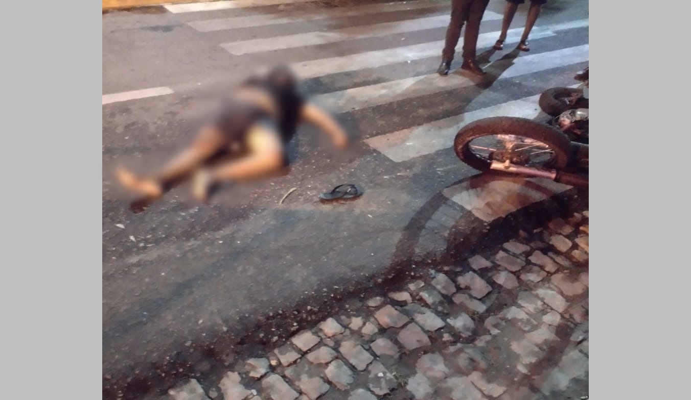 Acidente envolvendo motocicleta deixa homem ferido na noite desta quinta-feira (01) no Centro de Patos